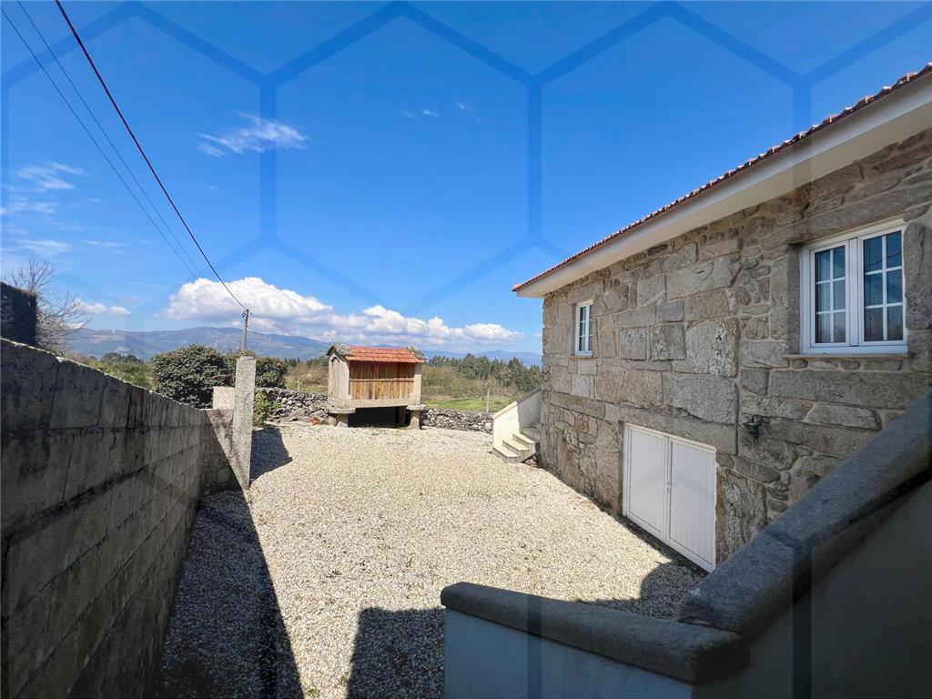 Moradia V3 recuperada, pronta a habitar, com terreno — Melgaço, Paderne - foto 2