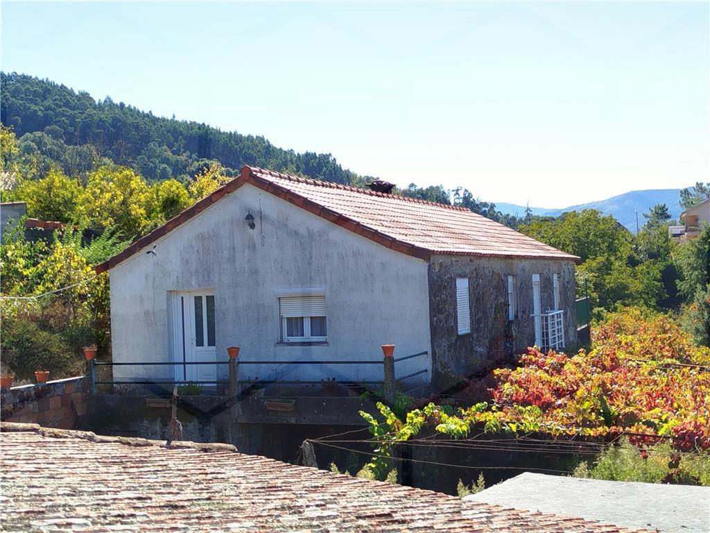 Moradia T2 de dois pisos em zona tranquila de Melgaço — Melgaço, Chaviães - foto 5