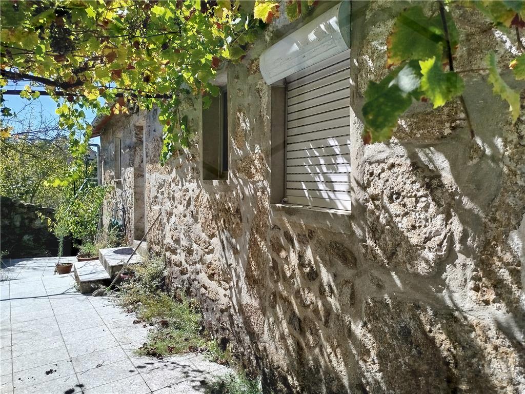 Moradia T2 de dois pisos em zona tranquila de Melgaço — Melgaço, Chaviães - foto 3