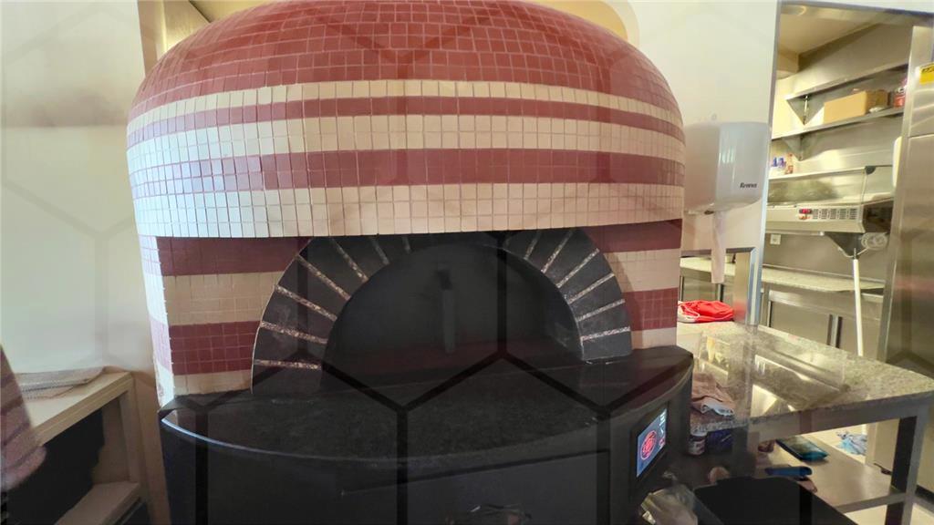 Pizzaria/Restaurante em pleno funcionamento em Melgaço - Trespasse ou Venda — Melgaço, Vila e Roussas - foto 2