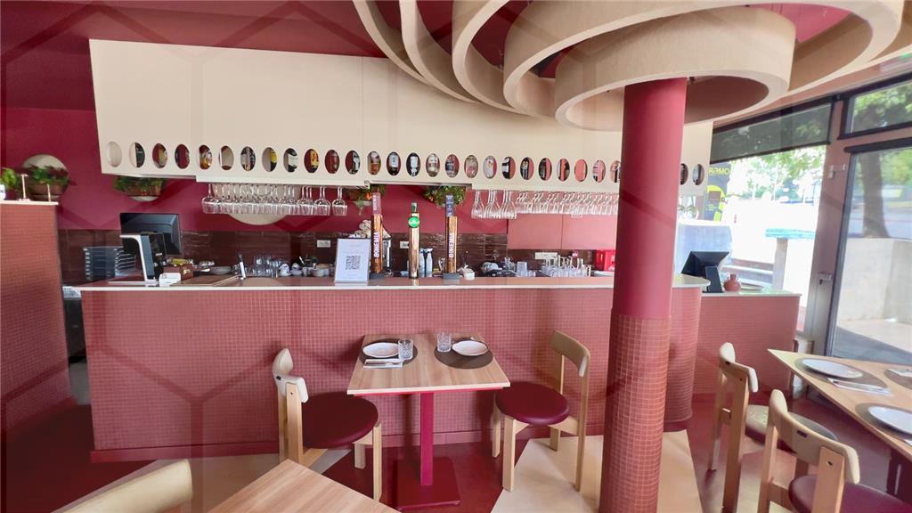 Pizzaria/Restaurante em pleno funcionamento em Melgaço - Trespasse ou Venda — Melgaço, Vila e Roussas - foto 4